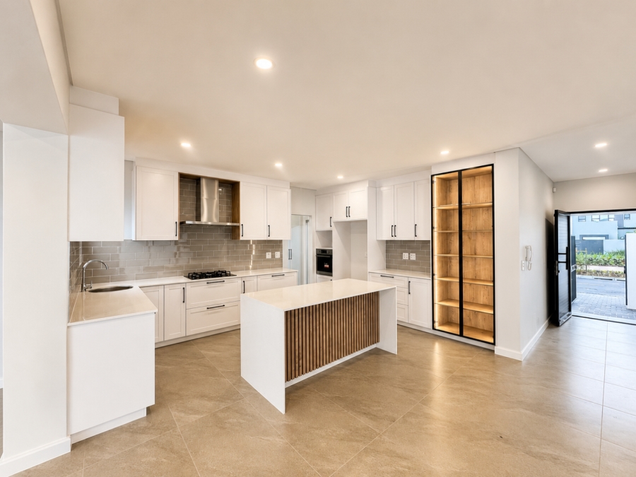5 Bedroom Property for Sale in Sandown Western Cape
